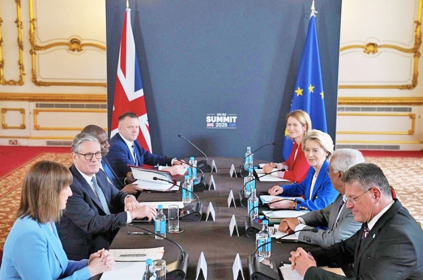 Thủ tướng Anh Keir Starmer cùng các nhà lãnh đạo EU tại hội nghị ở London (Anh). Ảnh Getty. 