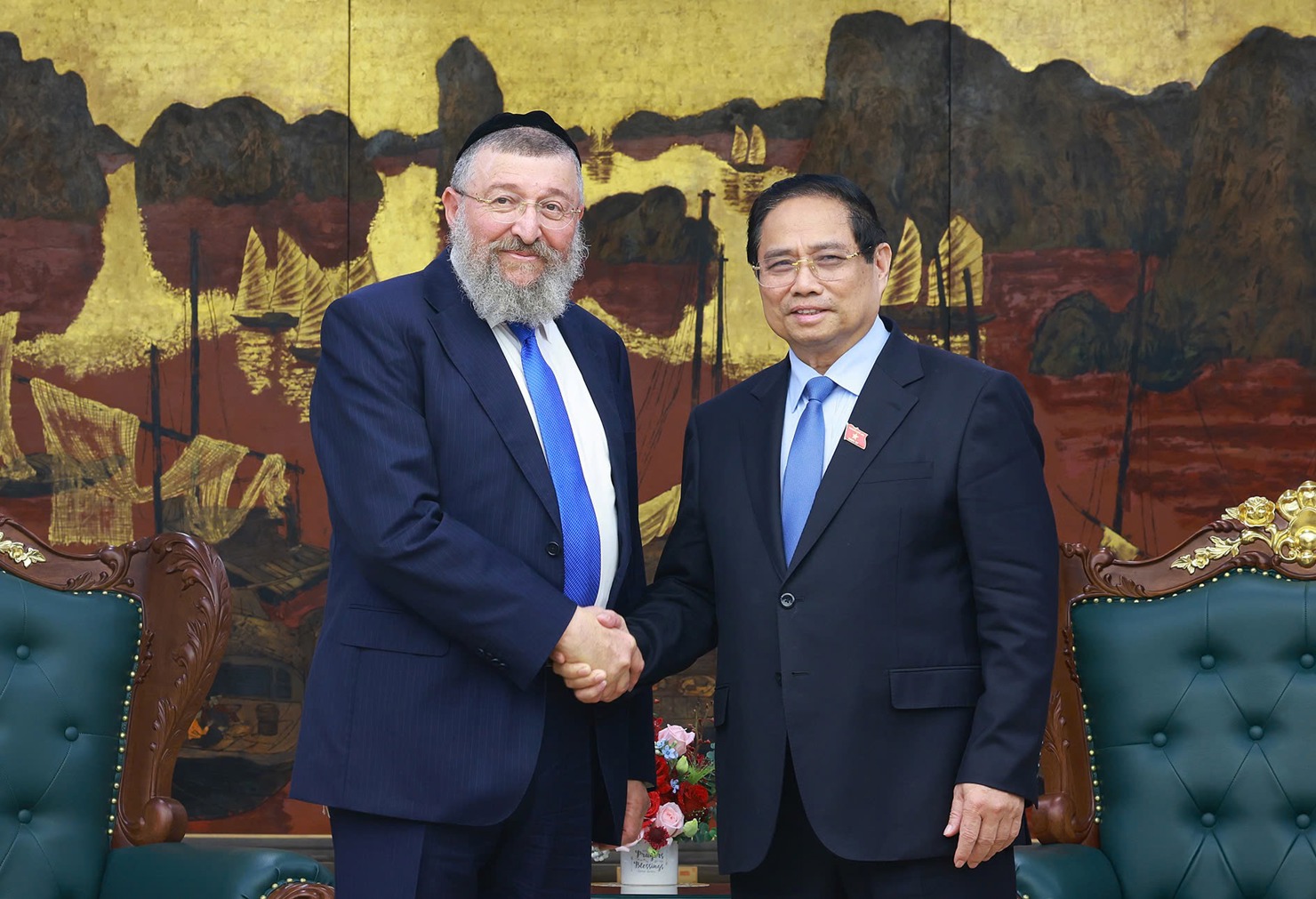 Thủ tướng Phạm Minh Chính tiếp ông Rabbi Yoav Ben Tzur, Bộ trưởng Lao động Israel .Ảnh: VGP/Nhật Bắc