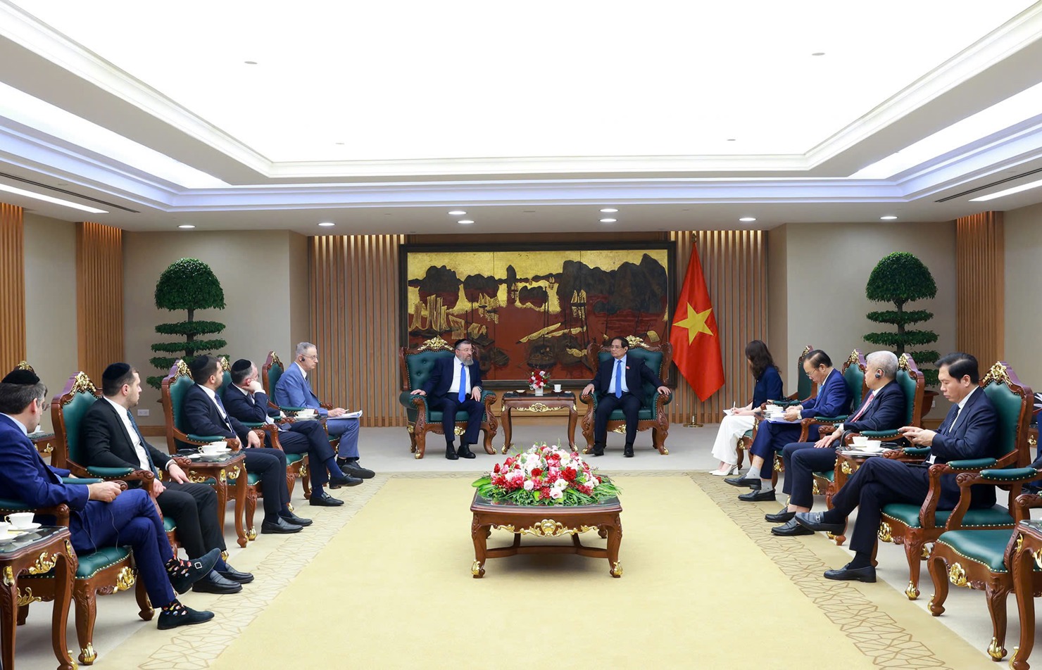 Theo Bộ trưởng Yoav Ben Tzur, Israel hiện là một trong những quốc gia đảm bảo quyền lợi tốt nhất cho lao động nước ngoài. Ảnh: VGP/Nhật Bắc