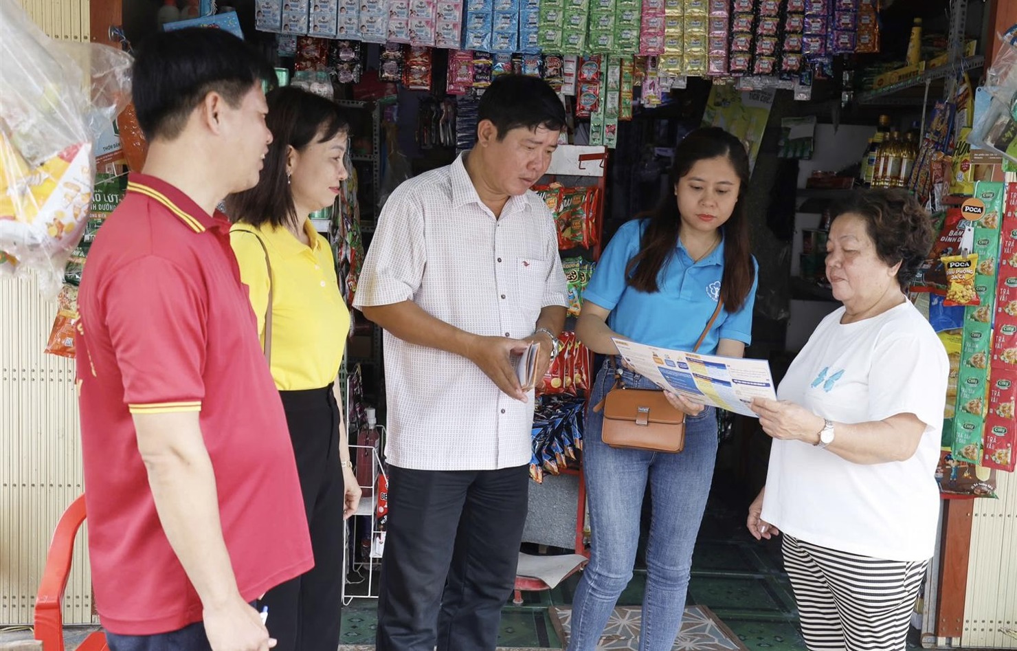  Tuyên truyền bongdaso net, BHYT trực tiếp tại nhà người dân