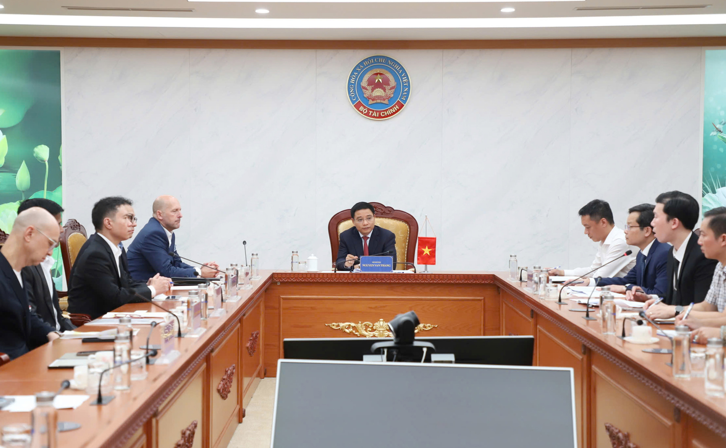 Quang cảnh buổi làm việc. Ảnh: Ngô Hùng