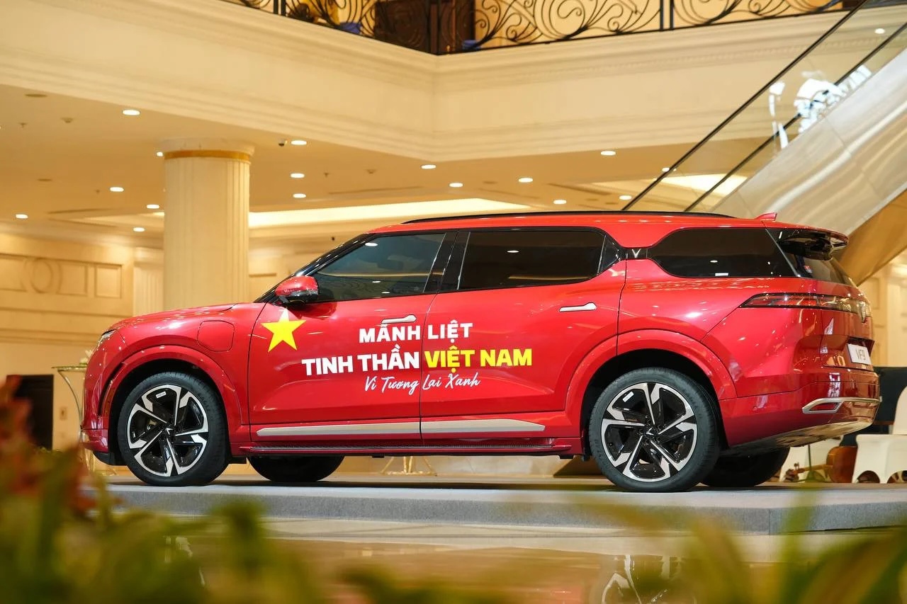 Toàn bộ người dân Việt Nam sẽ được giảm giá 4% khi mua ô tô và xe máy điện VinFast, không phân biệt nghề nghiệp hay nơi sinh sống.