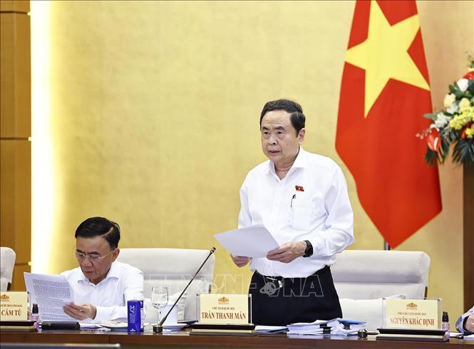Chủ tịch Quốc hội đề nghị các cơ quan theo phân công cần làm tốt công tác tổng hợp ý kiến của nhân dân, các ngành, các cấp bảo đảm ghi nhận đầy đủ, khách quan ý kiến đóng góp và gửi báo cáo tổng hợp kết quả về Ủy ban dự thảo sửa đổi Hiến pháp đúng thời hạn - Ảnh: TTXVN