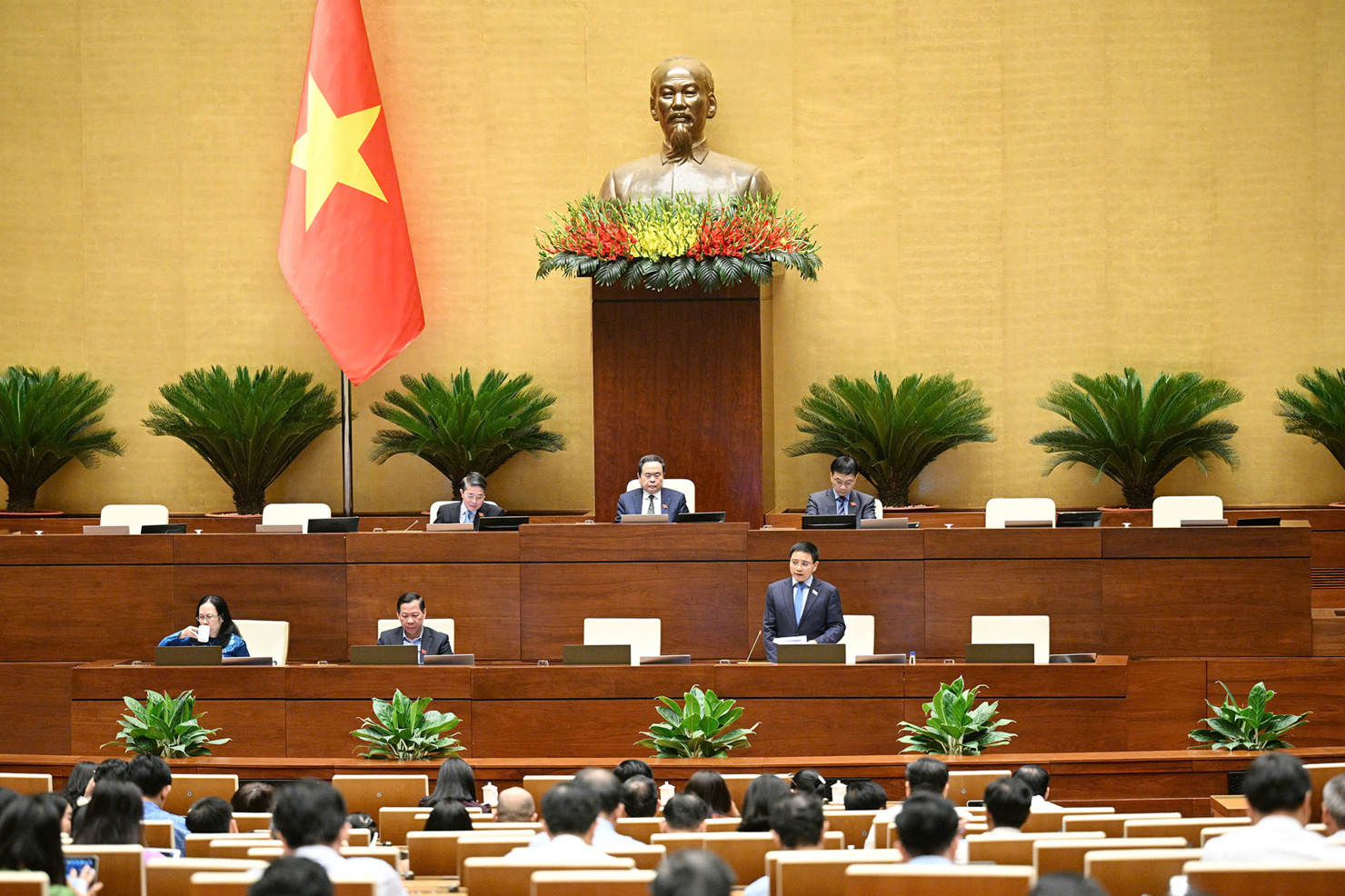 Quang cảnh phiên họp.