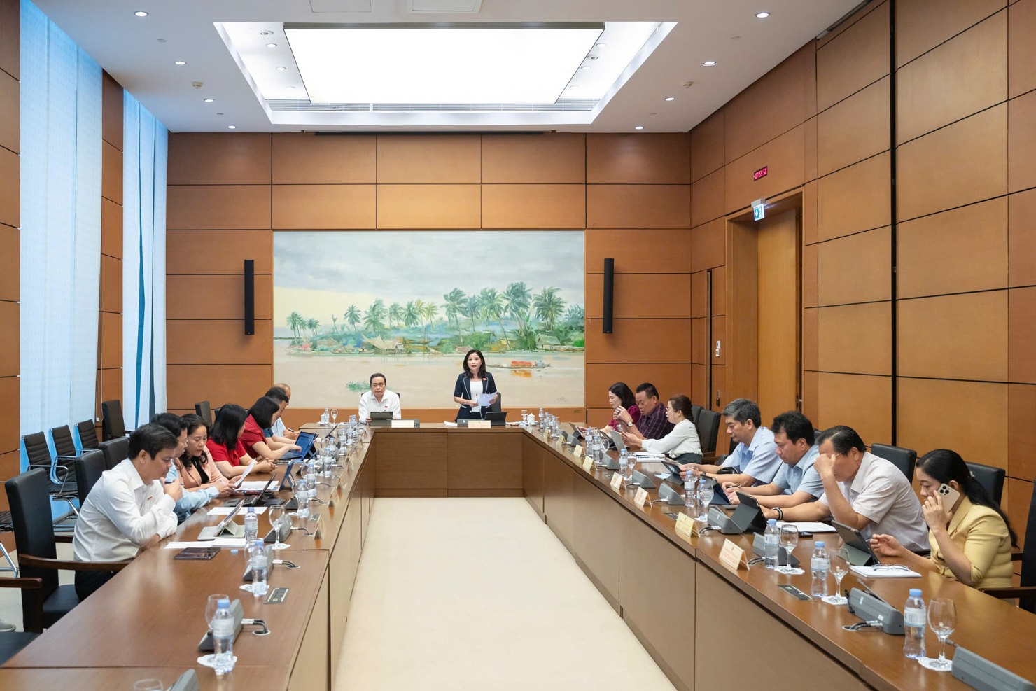 Chủ tịch Quốc hội Trần Thanh Mẫn tham gia phiên thảo luận tại Tổ 13. Ảnh: Phạm Thắng