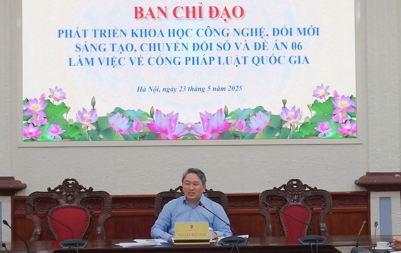 Bộ trưởng Nguyễn Hải Ninh phát biểu tại buổi làm việc. Ảnh: MOJ