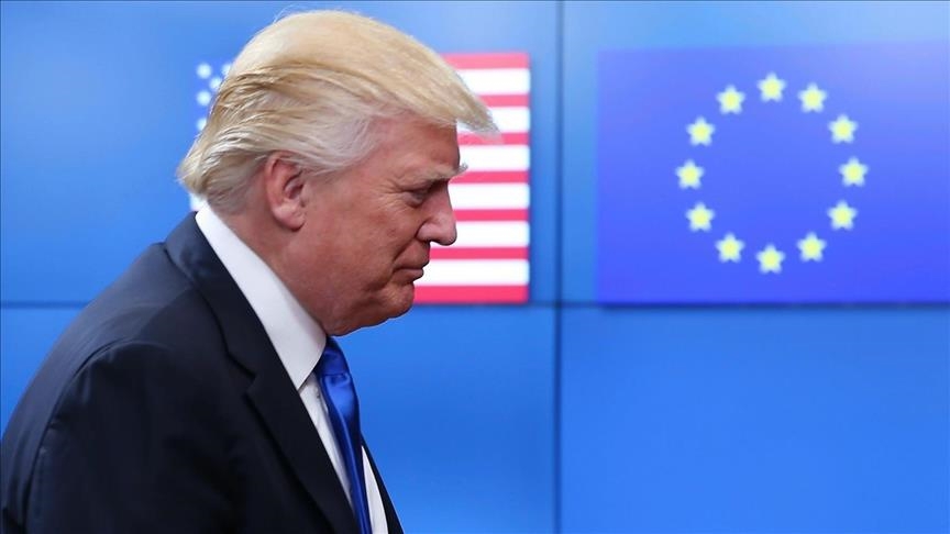 Ông Donald Trump dọa áp thuế 50% lên hàng hóa EU.