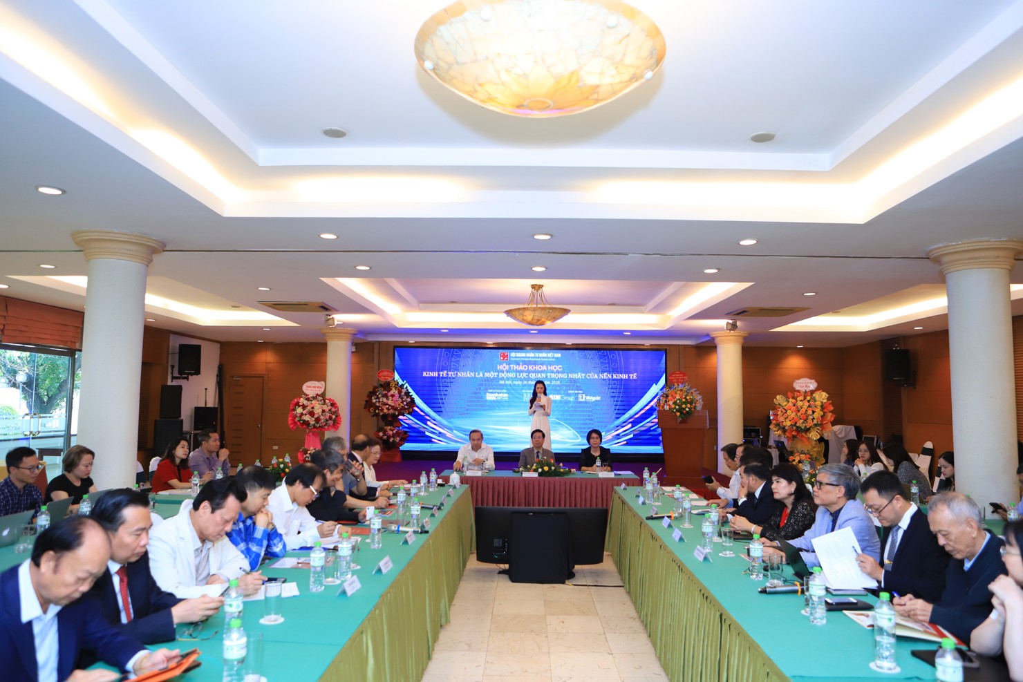 To&agrave;n cảnh Hội thảo.