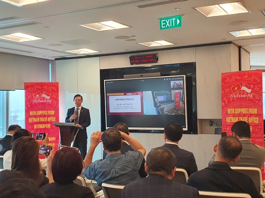 Đại sứ đặc mệnh to&agrave;n quyền nước Cộng ho&agrave; x&atilde; hội chủ nghĩa&nbsp;Việt Nam tại Singapore Trần Phước Anh ph&aacute;t biểu tại Hội nghị
