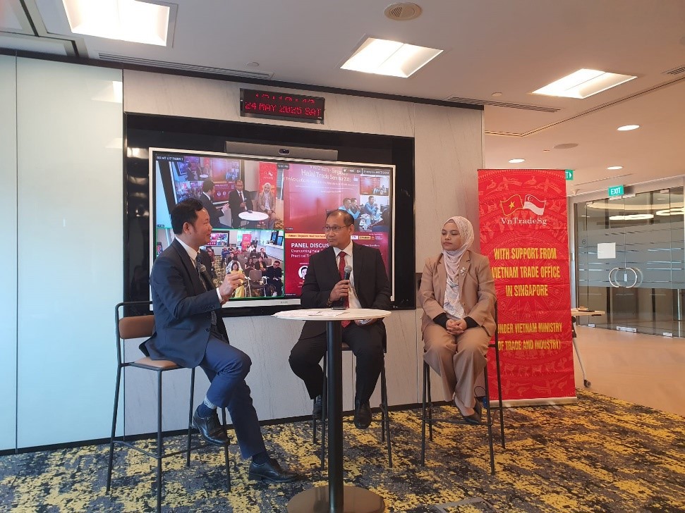 C&aacute;c đại biểu thảo luận về cơ hội cho doanh nghiệp&nbsp;Việt Nam v&agrave; Singapore trong hợp t&aacute;c thương mại.