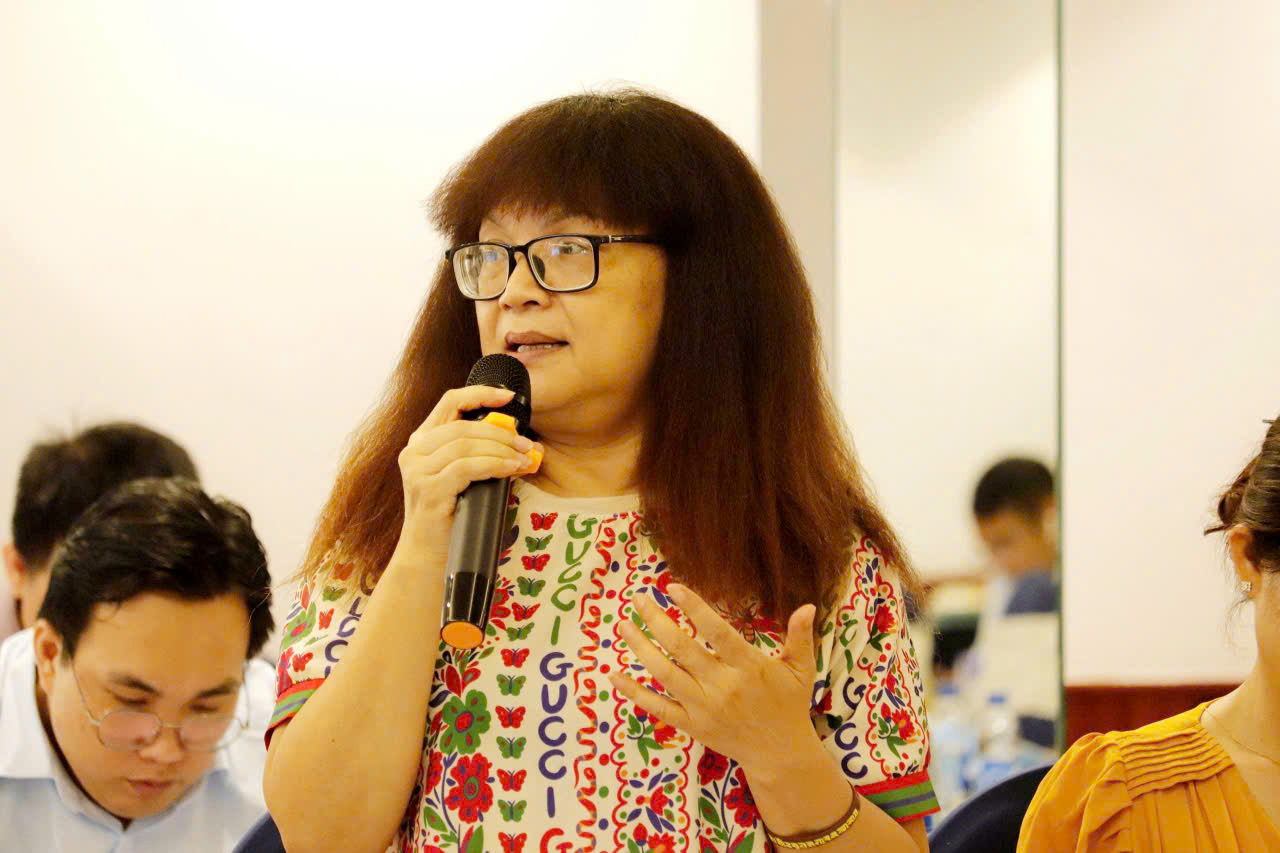 B&agrave; Văn Thị Minh Hoa - Ph&oacute; Chủ tịch Hội C&ocirc;ng nghệ Vi mạch B&aacute;n dẫn TPHCM (HSIA), Chủ tịch CLB B&aacute;o ch&iacute; v&agrave; truyền th&ocirc;ng Xanh (HSIA)