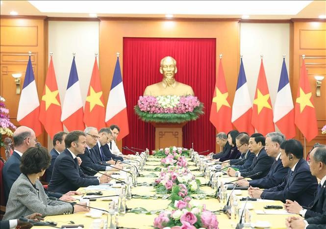 Tổng Bí thư Tô Lâm hội kiến Tổng thống Pháp Emmanuel Macron. Ảnh: Thống Nhất/TTXVN. 