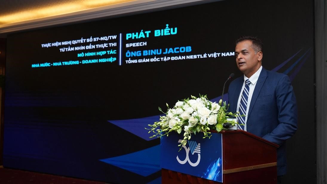 &Ocirc;ng Binu Jacob, Tổng gi&aacute;m đốc Nestl&eacute; Việt Nam khẳng định niềm tin tưởng v&agrave;o sức mạnh của tuổi trẻ, đổi mới s&aacute;ng tạo v&agrave; chuyển đổi số