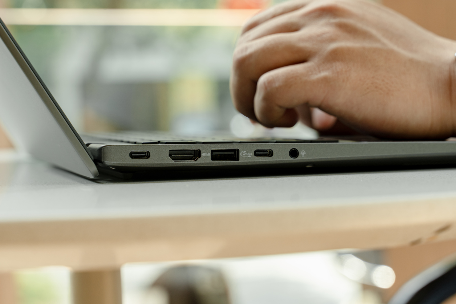 D&ograve;ng Vivobook S mới lại được trang bị vi xử l&yacute; Intel&reg; Core&trade; H-series hiệu năng cao, một lựa chọn hiếm thấy trong ph&acirc;n kh&uacute;c ultrabook vốn thường sử dụng c&aacute;c d&ograve;ng chip tiết kiệm điện với hiệu năng thấp hơn.