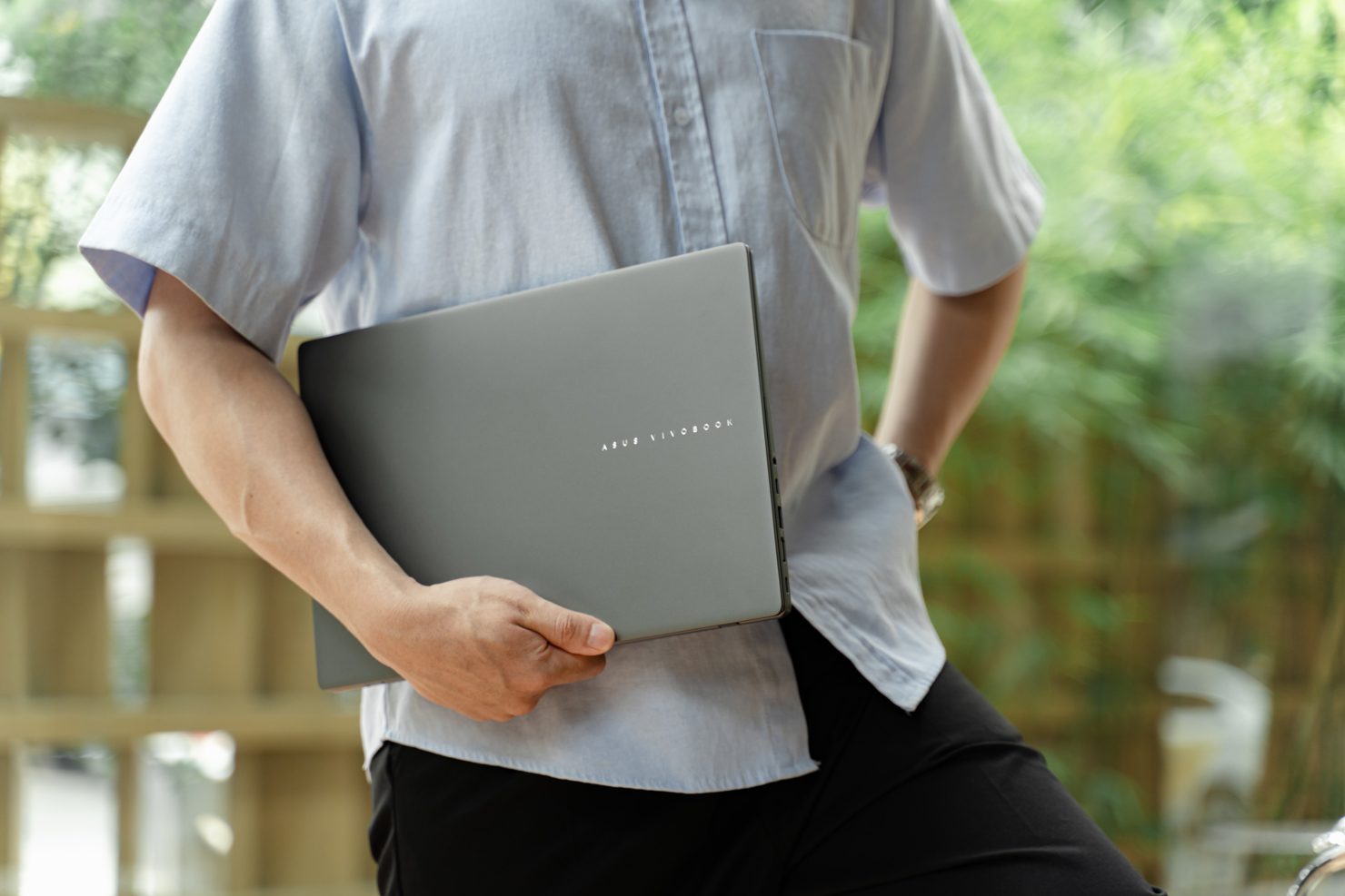 Vivobook S thiết kế hai mặt kim loại si&ecirc;u mỏng nhẹ, trang bị vi xử l&yacute; l&ecirc;n đến Intel&reg; Core&trade; Ultra (Series 2), pin l&acirc;u v&agrave; t&iacute;ch hợp nhiều t&iacute;nh năng AI th&ocirc;ng minh hướng đến người d&ugrave;ng phổ th&ocirc;ng.
