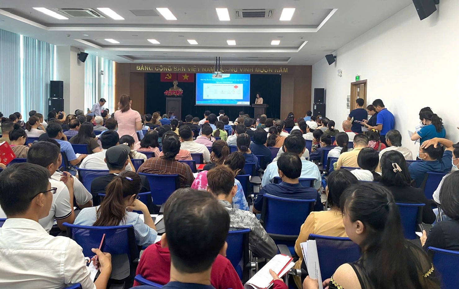 Công ty TNHH đào tạo & Tư vấn thuế THTAX tham gia hướng dẫn nội dung Nghị định 70/2025/NĐ-CP cho các hộ kinh doanh. Ảnh: THTAX