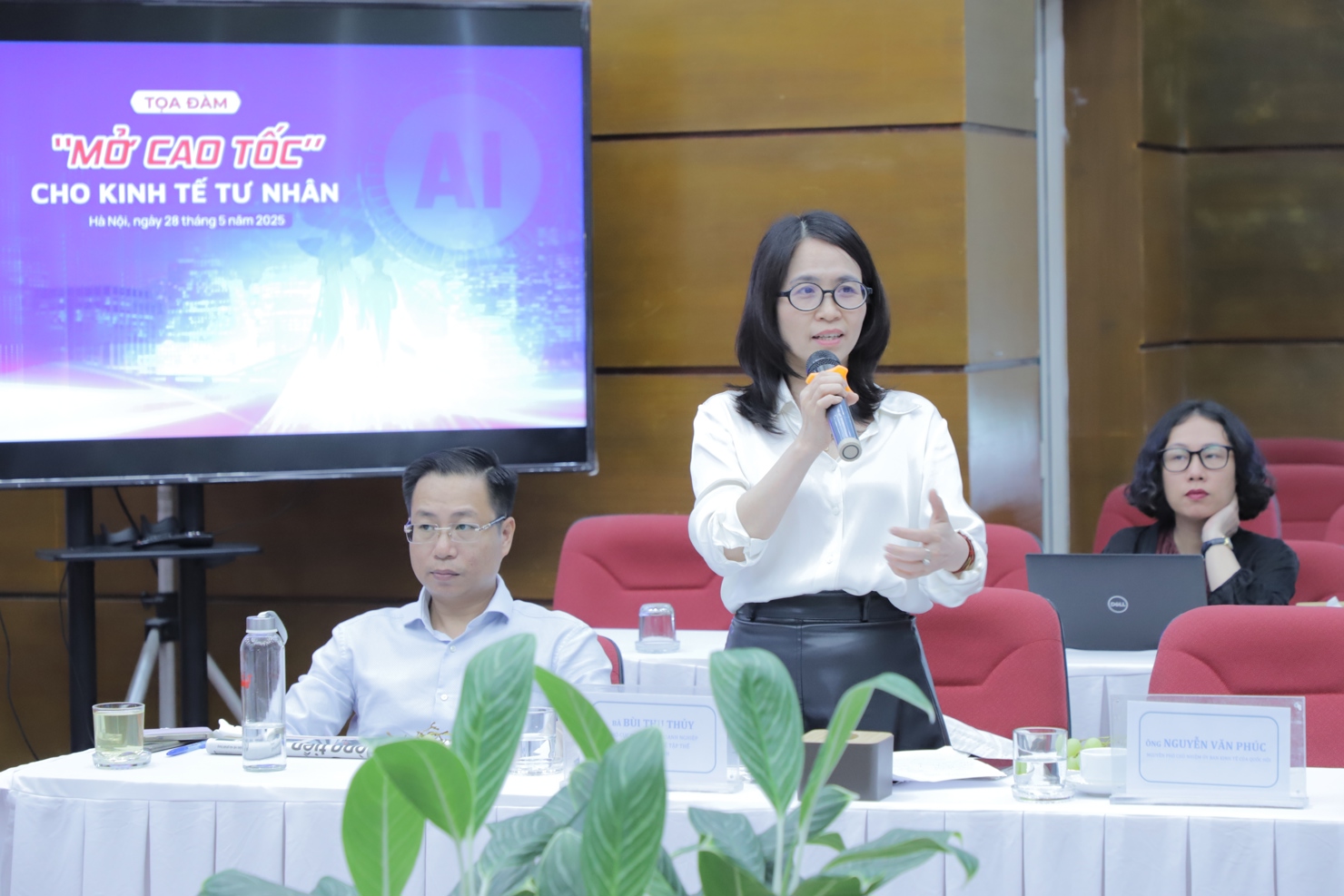 B&agrave; B&ugrave;i Thu Thuỷ - Ph&oacute; Cục trưởng Cục Ph&aacute;t triển doanh nghiệp tư nh&acirc;n v&agrave; kinh tế tập thể, Bộ T&agrave;i ch&iacute;nh.