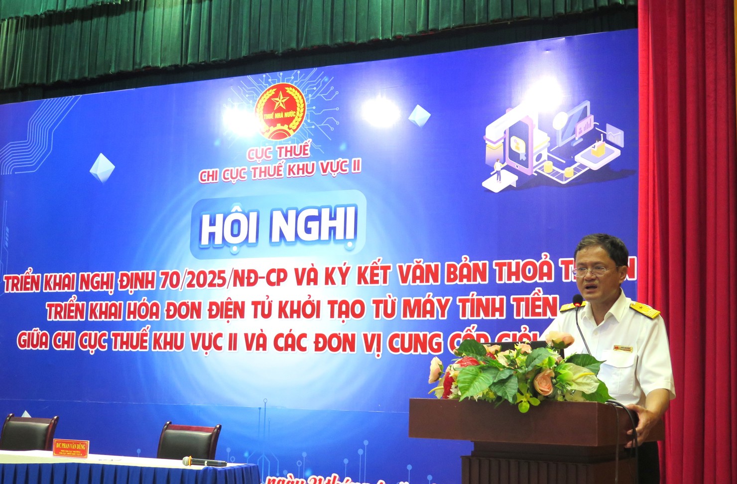 &Ocirc;ng Phan Văn Dũng, Ph&oacute; Chi cục trưởng Chi cục Thuế khu vực II. Ảnh: Đức Mỹ