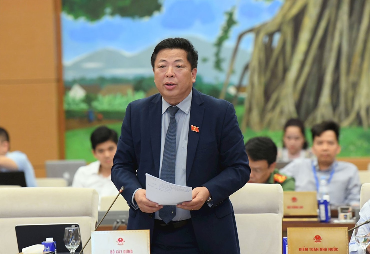 Bộ trưởng Bộ Xây dựng Trần Hồng Minh phát biểu. Ảnh: Lâm Hiển