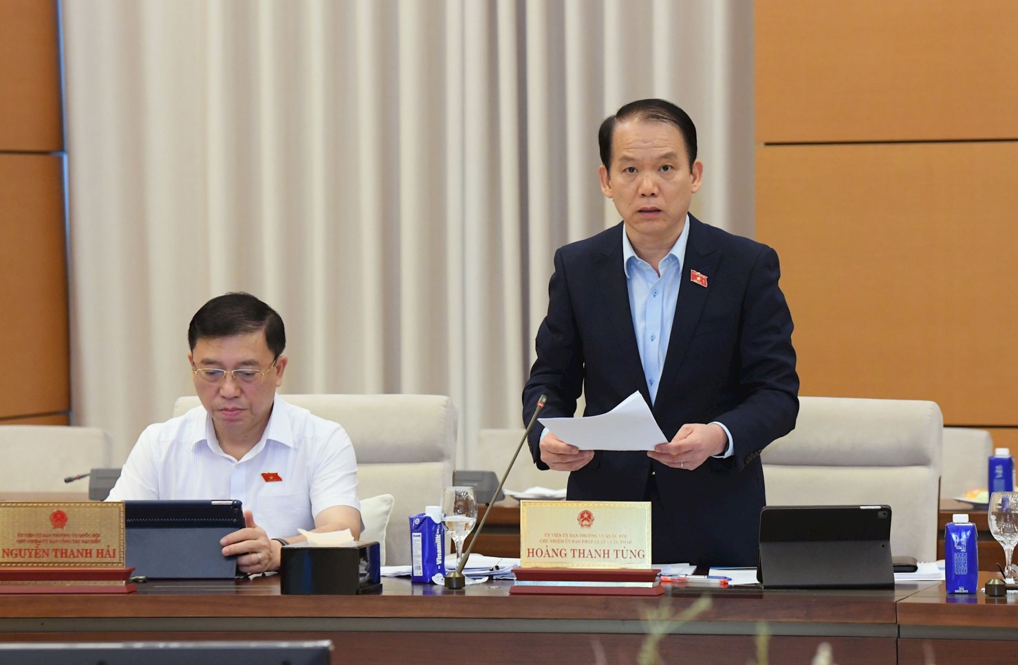 Chủ nhiệm Ủy ban Pháp luật và Tư pháp Hoàng Thanh Tùng phát biểu. Ảnh: Lâm Hiển