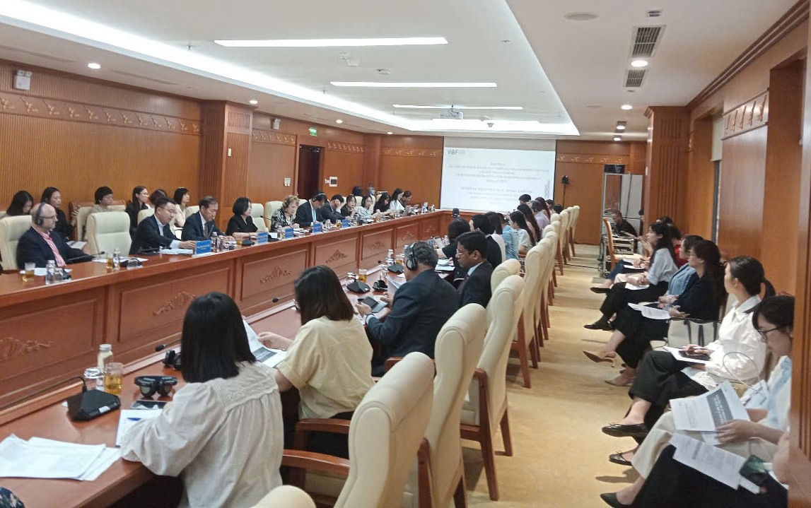 Đông đảo đại diện doanh nghiệp, hiệp hội doanh nghiệp, chuyên gia tham dự Hội thảo