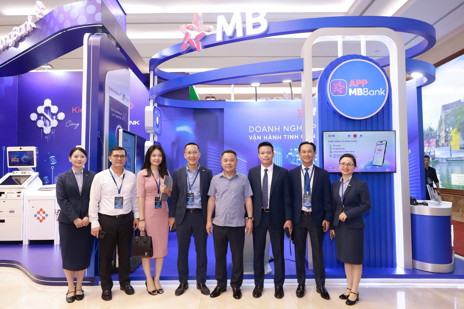 Đại diện MB đồng hành tại sự kiện Ngày chuyển đổi số 2025 – Ngân hàng Nhà nước.