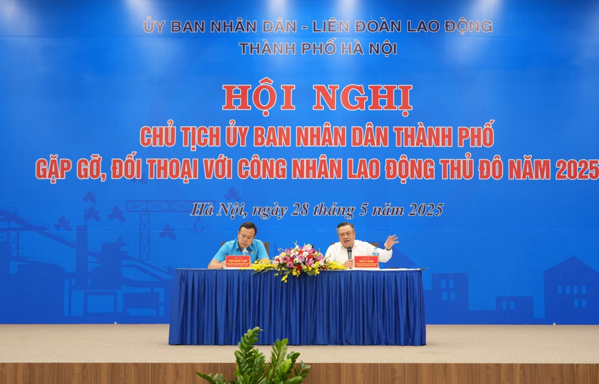Chủ tịch UBND Thành phố Trần Sỹ Thanh đối thoại với người lao động Thủ đô.
