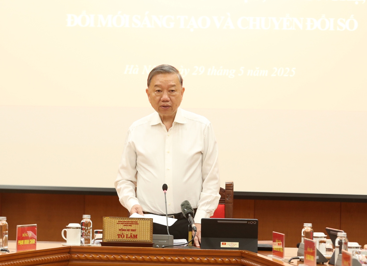 Tổng Bí thư Tô Lâm chủ trì phiên họp của Thường trực Ban Chỉ đạo Trung ương về phát triển khoa học, công nghệ, đổi mới sáng tạo và chuyển đổi số - Ảnh: VGP/Nguyễn Hoàng. 