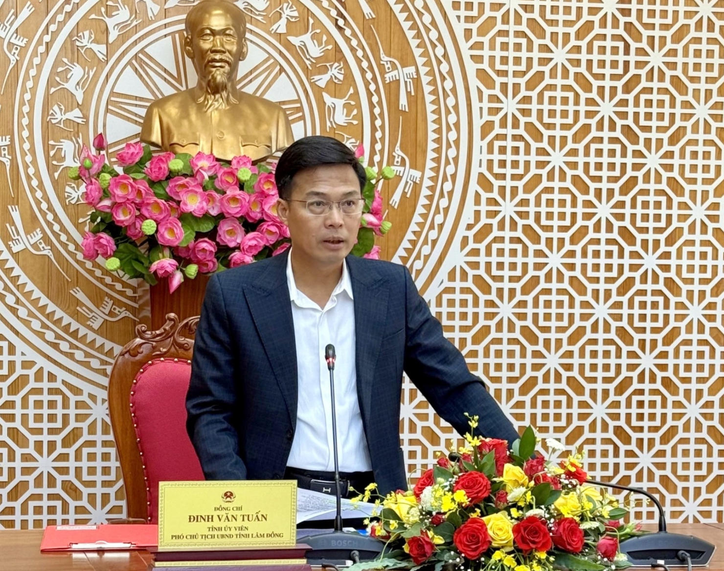 Ông Đinh Văn Tuấn- Phó Chủ tịch UBND tỉnh Lâm Đồng chỉ đạo tại hội nghị