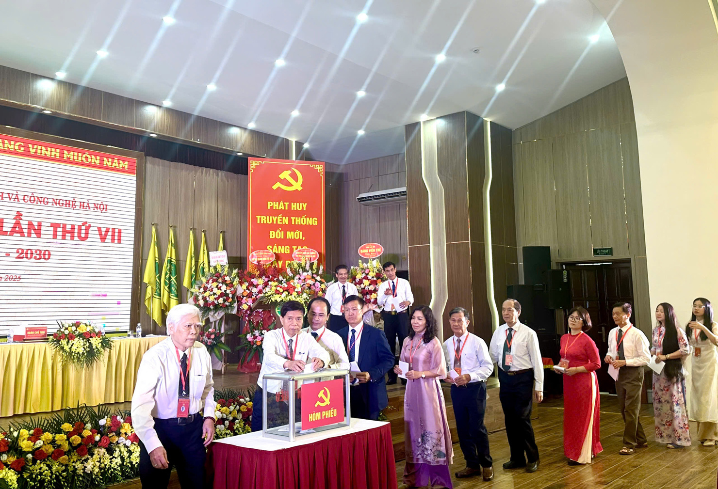 Phát huy truyền thống, đổi mới, sáng tạo xây dựng mô hình trường đại học kiểu mới - Ảnh 3