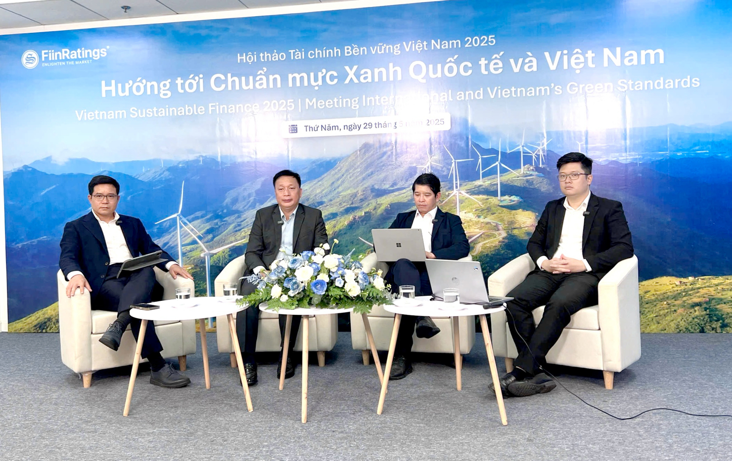C&aacute;c chuy&ecirc;n gia c&ugrave;ng thảo luận, cung cấp g&oacute;c nh&igrave;n tổng quan về xu hướng t&agrave;i ch&iacute;nh bền vững to&agrave;n cầu v&agrave; mức độ tương th&iacute;ch với c&aacute;c ưu ti&ecirc;n ph&aacute;t triển kinh tế của Việt Nam