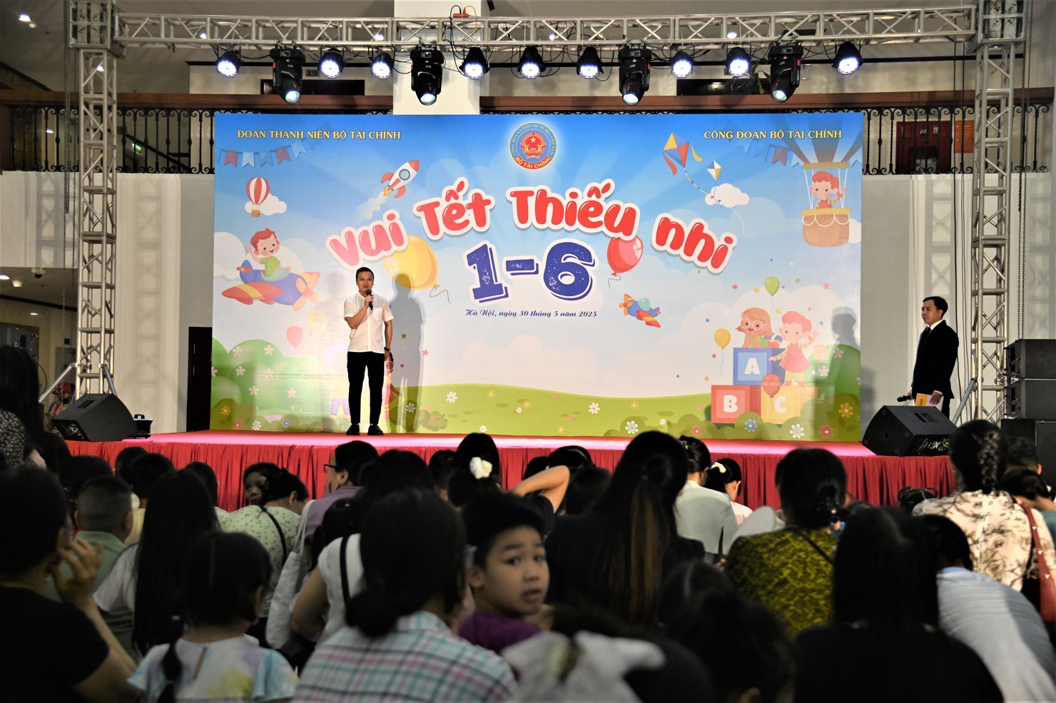 Đồmg chí Lê Đôn - Bí thư Đoàn Thanh niên Bộ phát biểu tại Chương trình.