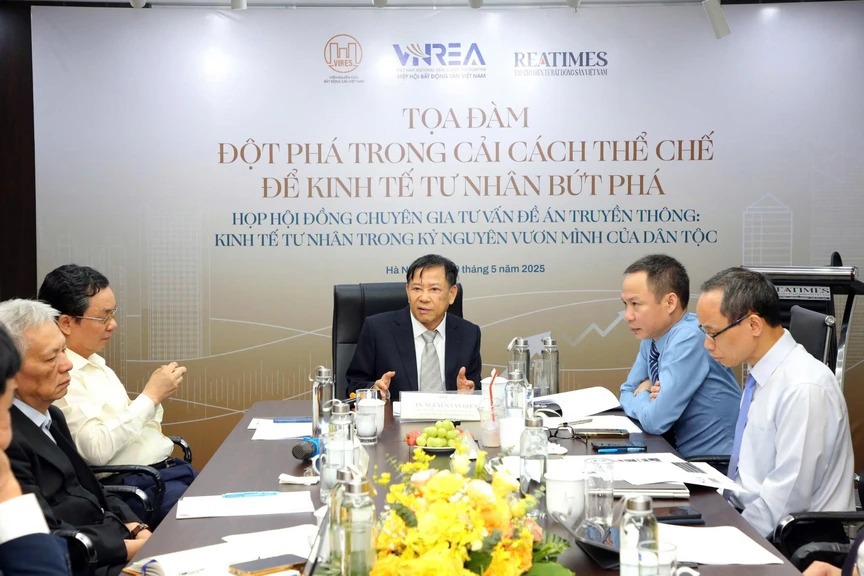 TS. Nguyễn Văn Khôi, Chủ tịch Hiệp hội Bất động sản Việt Nam phát biểu tại Tọa đàm.