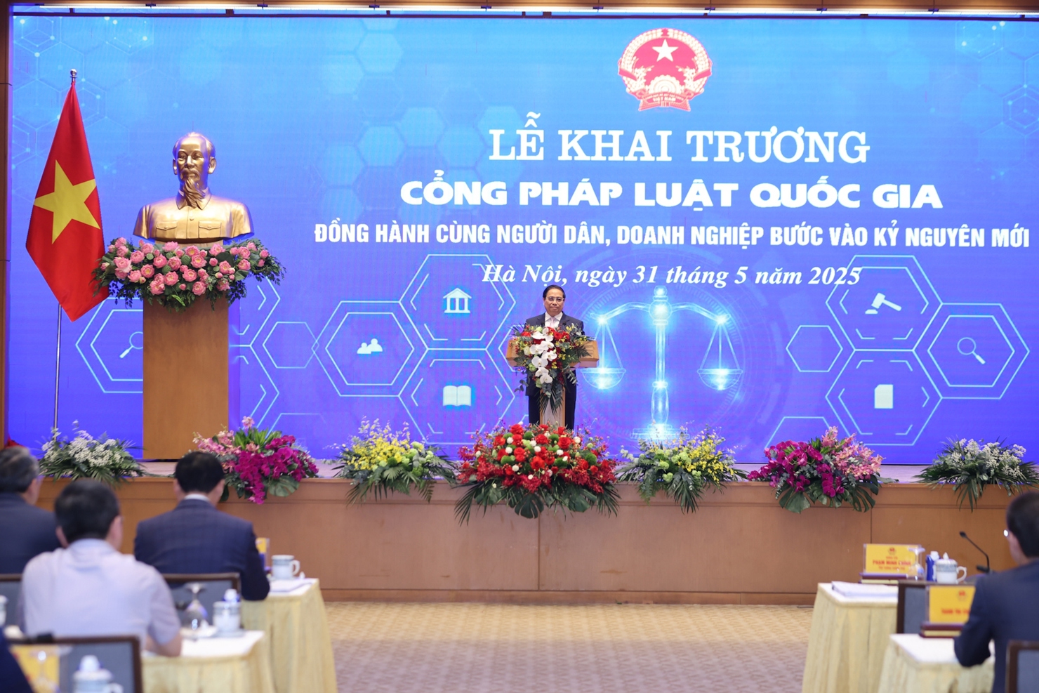 Thủ tướng nhấn mạnh, hoàn thiện Cổng Pháp luật Quốc gia với tinh thần “đúng, đủ, sạch, sống”. Ảnh: VGP