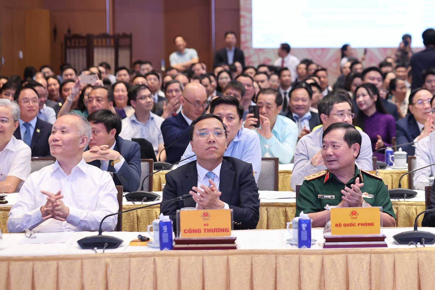 Đại diện các bộ, ngành tham dự lễ khai trương Cổng Pháp luật quốc gia. Ảnh: VGP