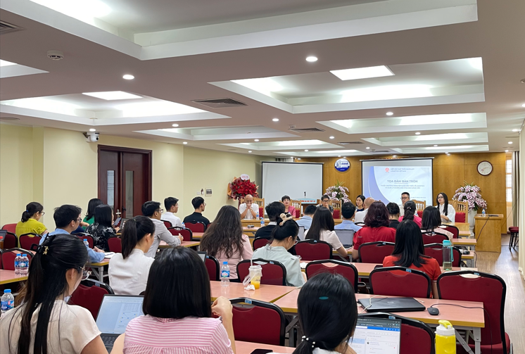 Đông đảo các học viên, giảng viên trẻ tham dự phiên Tọa đàm.