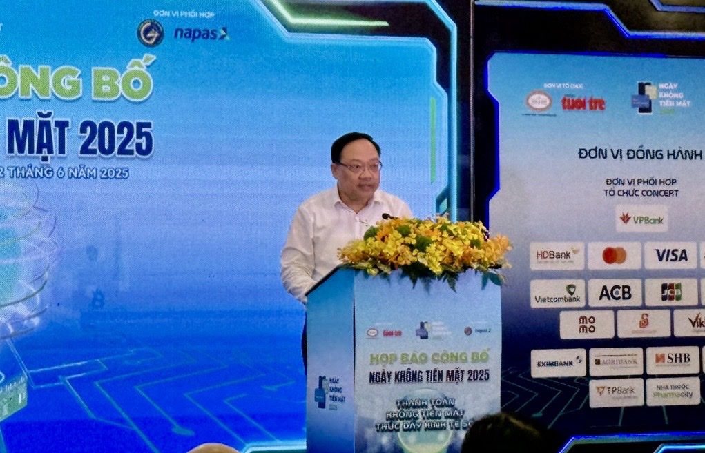 Ông Phạm Anh Tuấn, Vụ trưởng Vụ Thanh toán, Ngân hàng Nhà nước chia sẻ tại buổi họp. Ảnh: T.H