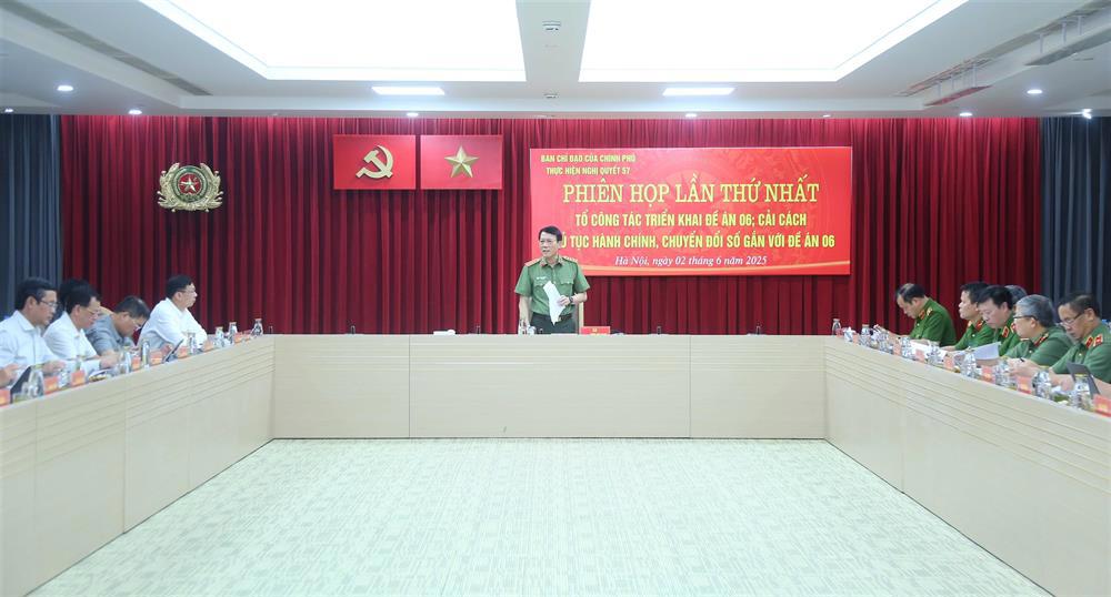 Bộ trưởng Lương Tam Quang yêu cầu tiếp tục đẩy mạnh cải cách hành chính.