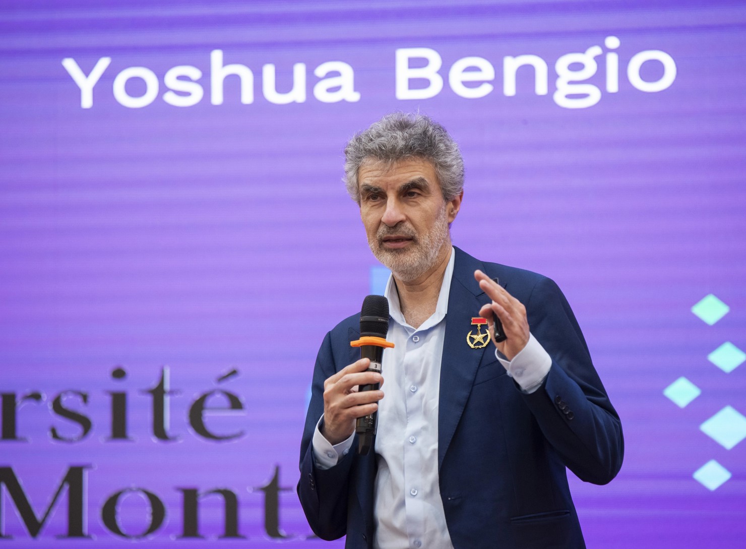 Yoshua Bengio được coi là một trong những 'bố già' của AI. Ảnh: VINASA