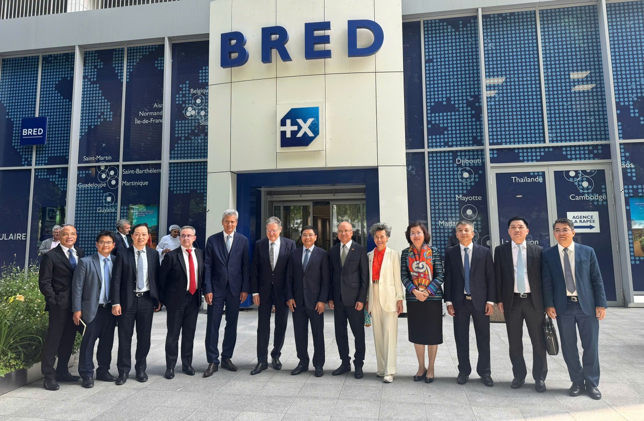Đoàn công tác của Bộ Tài chính Việt Nam đến thăm và làm việc với Lãnh đạo Ngân hàng BRED Banque Populaire. Ảnh: Huyền Anh