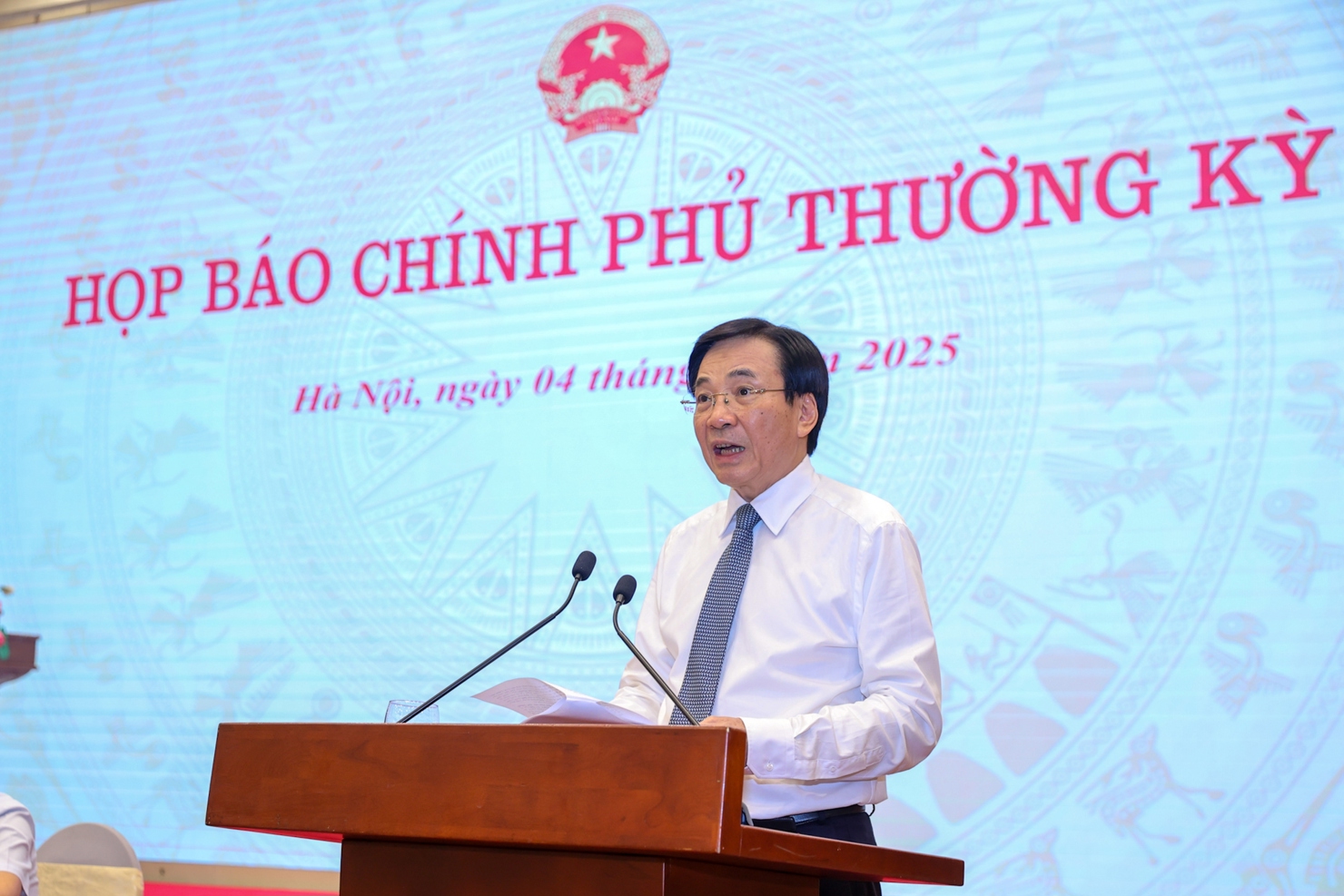 Bộ trưởng Trần Văn Sơn cho biết, chỉ số sản xuất công nghiệp (IIP) 5 tháng tăng 8,8%. Ảnh: VGP