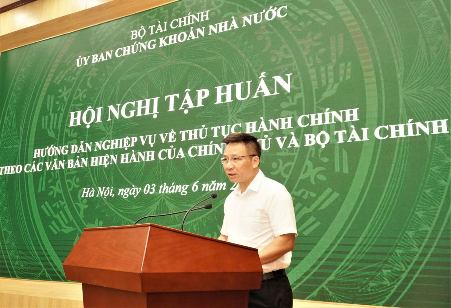 Ông Hà Duy Tùng, Phó Chủ tịch UBCKNN, phát biểu khai mạc Hội nghị.