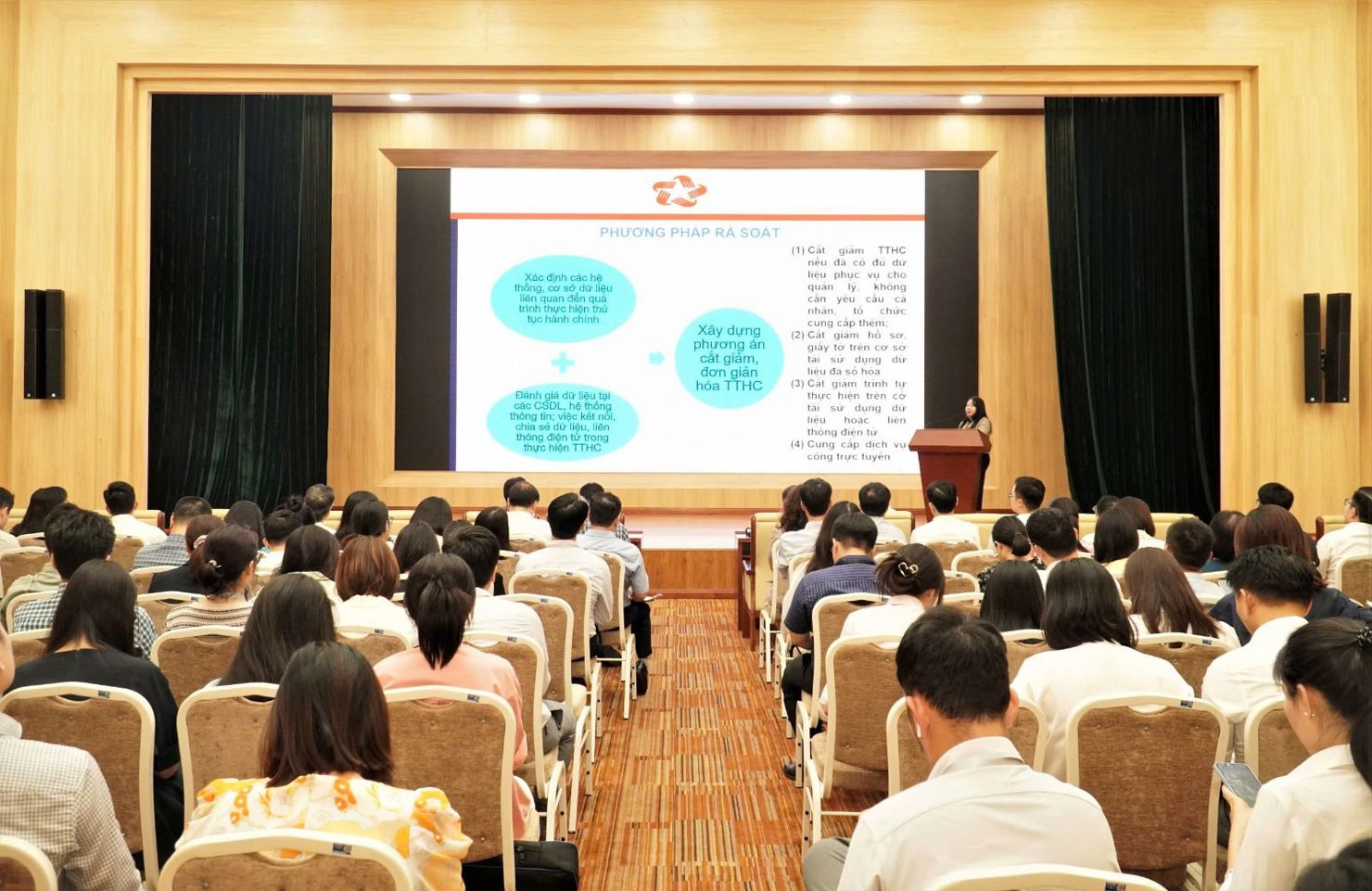 Toàn cảnh Hội nghị.