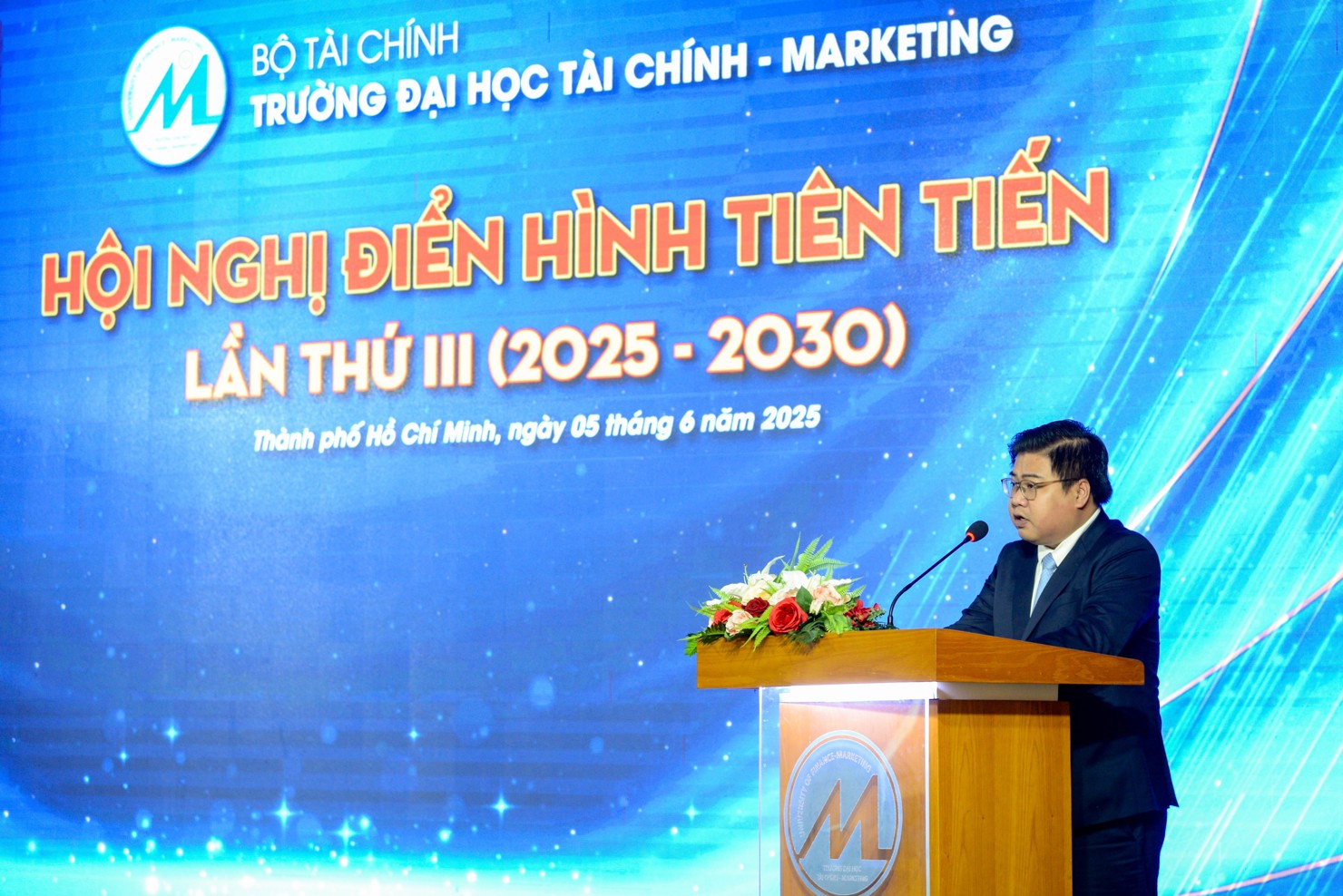 Cao Tấn Huy, Phó Hiệu trưởng thông qua Quyết tâm thư của Hội nghị.