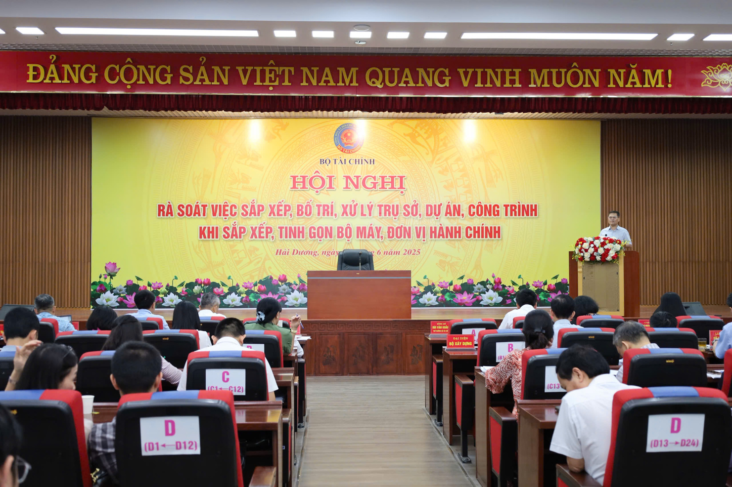 Toàn cảnh Hội nghị.