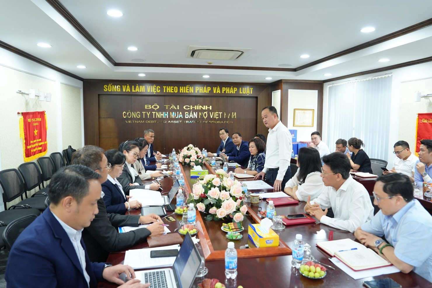 Toàn cảnh buổi làm việc.