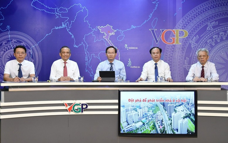 Quang cảnh tọa đ&agrave;m.