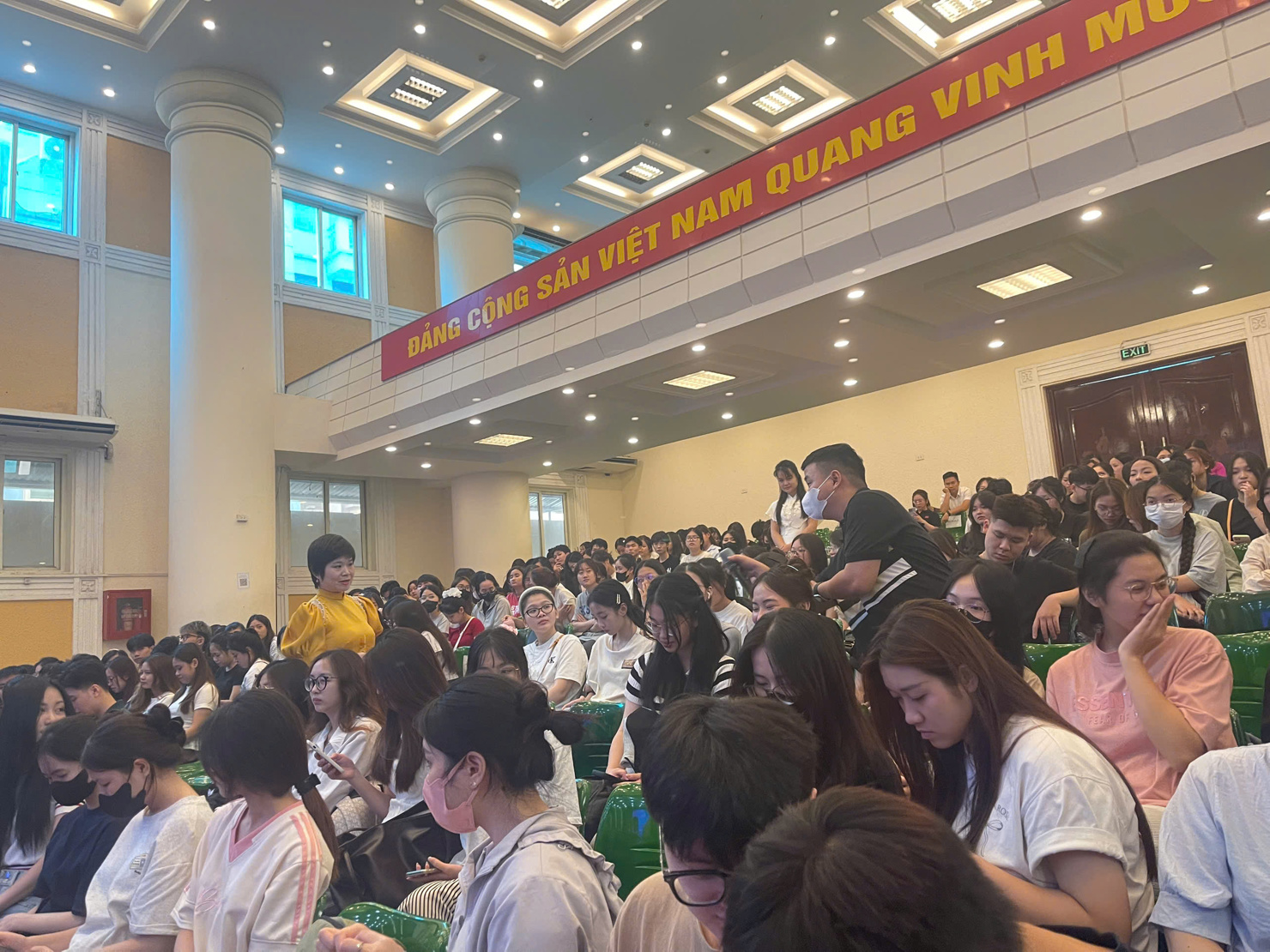 Sinh viên được giao lưu tại hội thảo