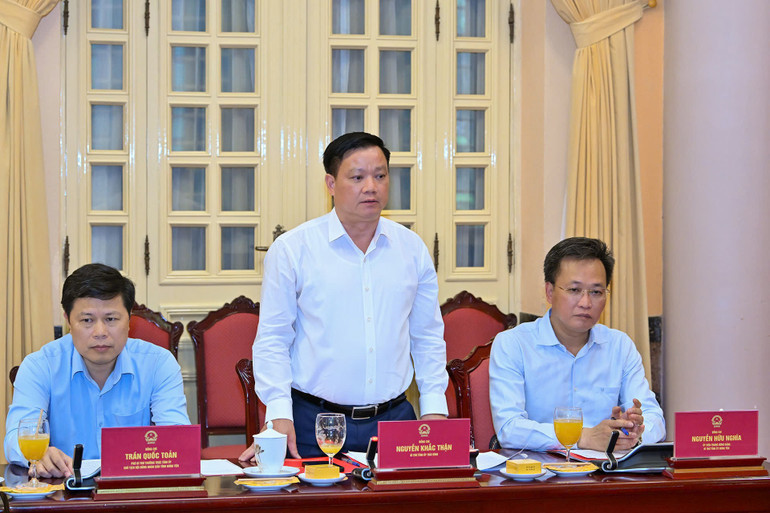 Bí thư Tỉnh ủy Thái Bình Nguyễn Khắc Thận phát biểu ý kiến tại buổi làm việc.