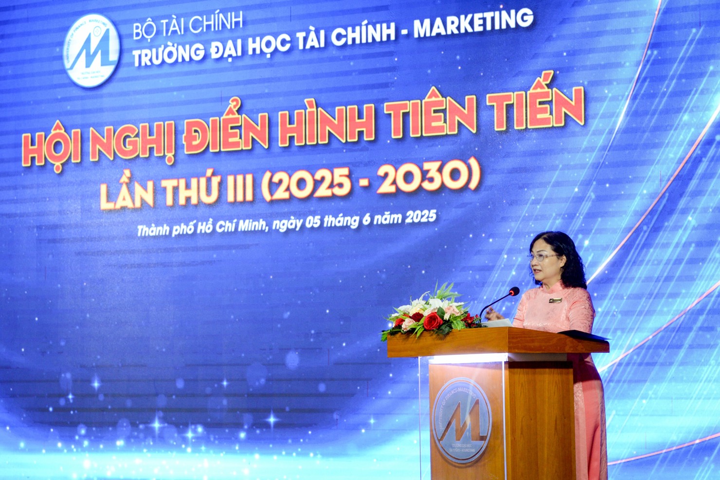PGS. TS. Hồ Thủy Tiên, Bí thư Đảng ủy – Thành viên phụ trách Hội đồng trường phát biểu chỉ đạo Hội nghị.